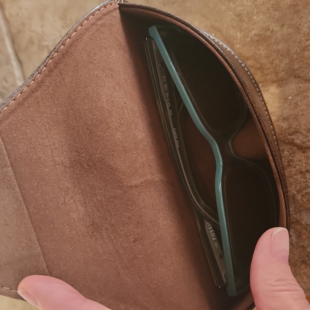 Fossil Glasses Holder With Fossil Sunglasses Woma… - image 3